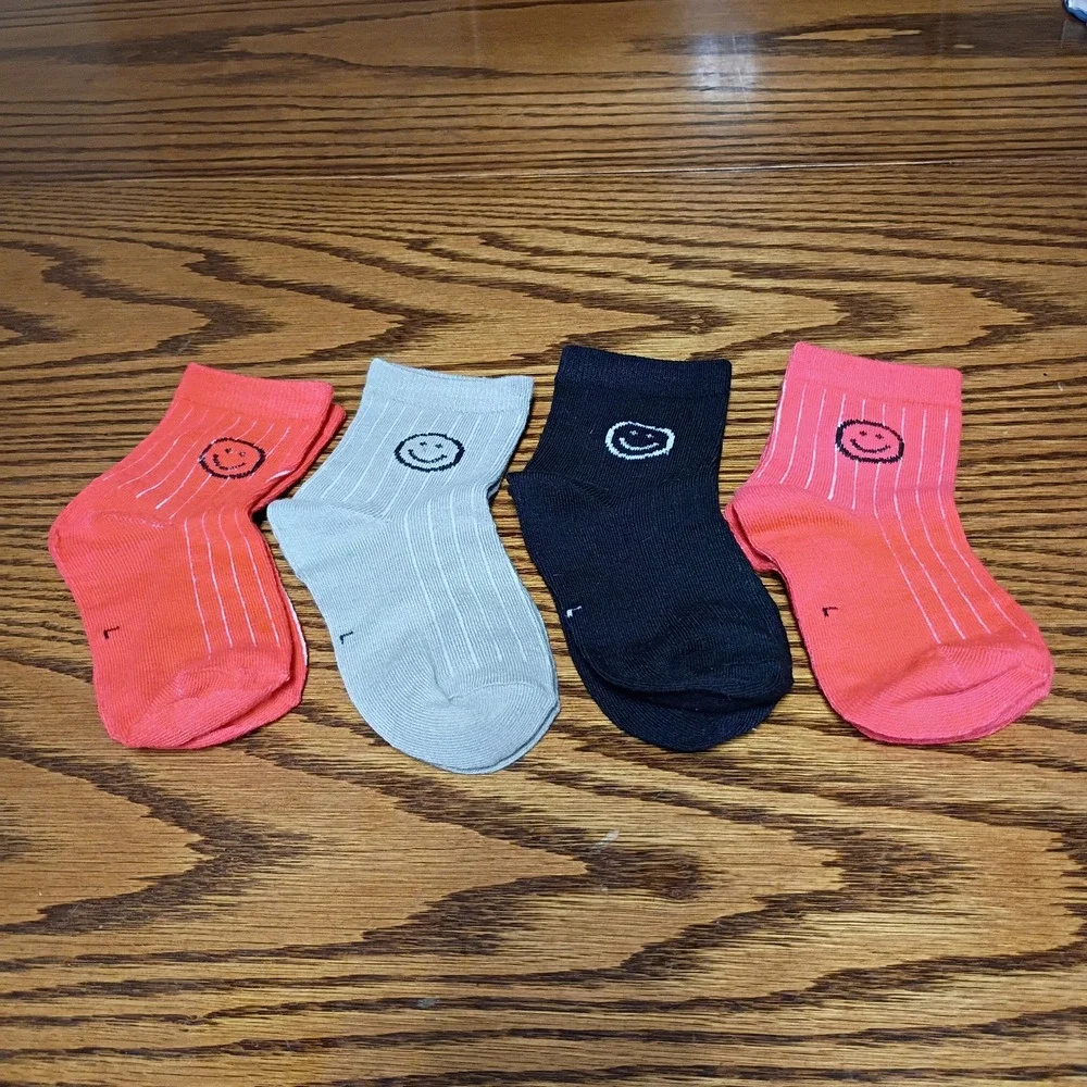 Kids Smiley Face Ribbed Ankle Socks Set 4 Pairs Orange Black Grey Pinstripe NEW